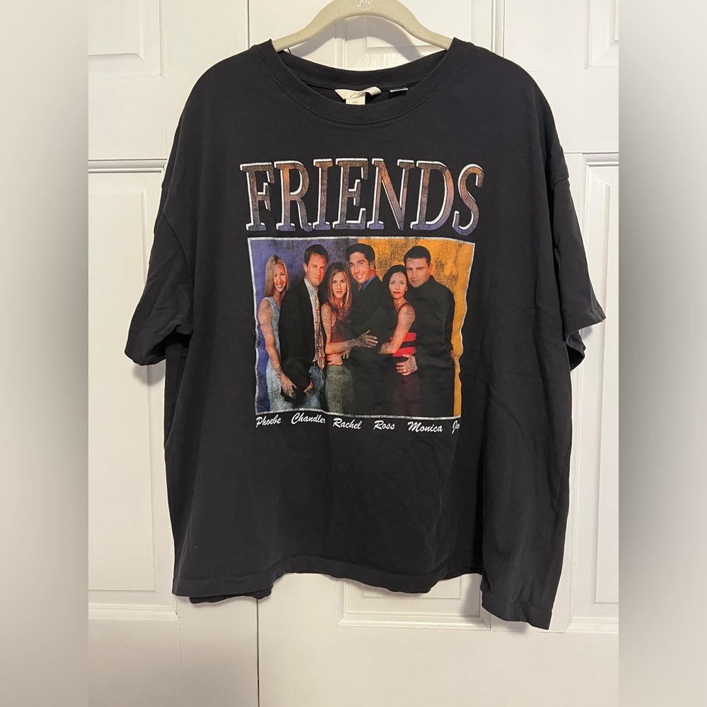H&M‎ WB Studios Friends Graphic T-Shirt Distressed Grunge Style Size Large